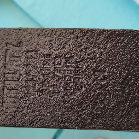 Utility women's EUC black genuine leather classic silver studded belt Size M - Picture 9 of 9